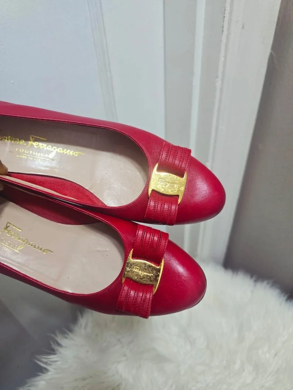 Salvatore Ferragamo Red Vara Ribbon Round-Toe Pumps Women's Size 7.5B